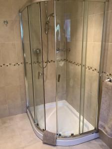A bathroom at Riverdown B&B