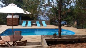 Πισίνα στο ή κοντά στο Cabañas & SPA Carilafquen