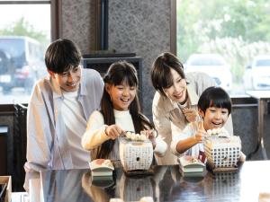 a family sitting at a table eating food at YU-FURI Nasu-Takao Onsen Lodge in Nasu +94 photos