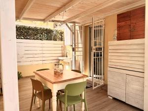 a dining room with a wooden table and chairs at Casa Vacanze Roberta in Follonica