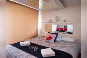 a bedroom with a bed with towels on it at Teide & Mar Vistas in Tacoronte +36 photos