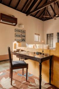 a living room with a table and a couch at Forsté Arcangela, Sangolda in Sangolda