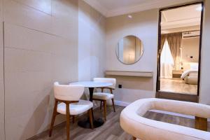 Gallery image of Oak in Abuja +2 photos