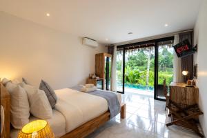 a bedroom with a bed and a large window at Bali View Ubud Hotel in Ubud