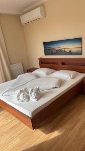 a bed with two stuffed animals on top of it at Floryda in Jurata