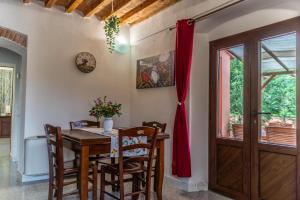 a dining room with a wooden table and chairs at Bed & Bike Casa dei Papi in Portoferraio