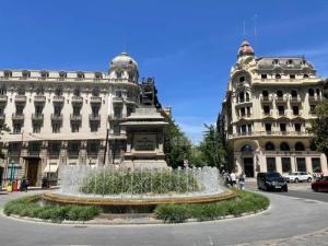 a fountain in front of a large building at Edificio Histórico en el Centro de Granada cerca de la Catedral y principales puntos de interés in Granada