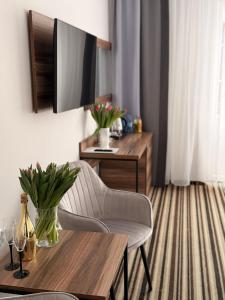 a living room with a table and a chair at New Corner in Niechorze