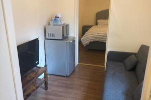 a small room with a television and a microwave at Apartment Sleeps 2 in Leigh
