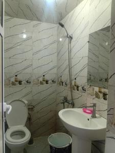 a bathroom with a toilet and a sink at La Perle in Meknès