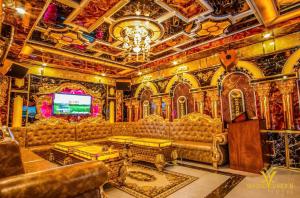 a room with a couch and a tv in it at Spring Garden Hotel in Long Khanh