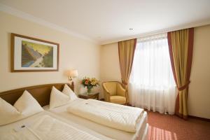 Posteľ alebo postele v izbe v ubytovaní Vergeiner's Hotel Traube