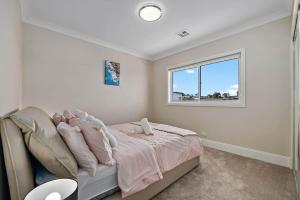 a bedroom with a bed and a window at Charming 5-Bedroom House in Harrison +26 photos