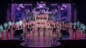a group of people on a stage with flowers at Belle petite maison de 70m2 in Neuwiller-lès-Saverne