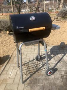 a bbq grill sitting on top of a sidewalk at Piroska Vendégház in Nyíregyháza