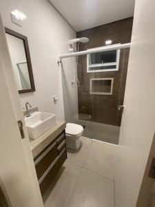 a bathroom with a shower and a toilet and a sink at Apartamento in Socorro