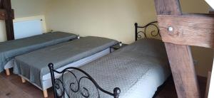 two twin beds in a room with at Logis de la Provosterie CLICRO in Ahuillé