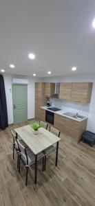 a kitchen with a table and chairs in a room at L'Escale Chaunoise in Chauny +22 photos