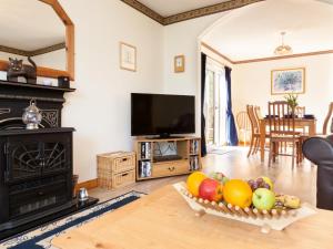 a living room with a fruit bowl on the floor at 3 Bed in Inverness oc-in633 in Balnain
