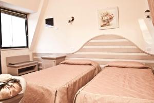 Postel nebo postele na pokoji v ubytování Hotel Nedy