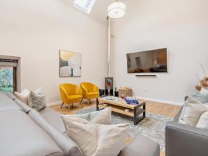 a living room with a couch and a tv at 4 Bed in Aberdeen oc-93914 in Dyce