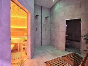a bathroom with a walk in shower and a table at 2 Bed in St. Andrews oc-90763 in St. Andrews +14 photos