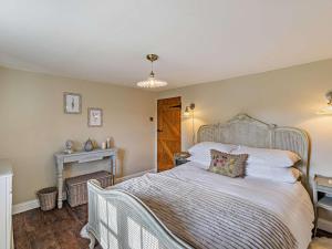 a bedroom with a bed and a fireplace at 1 Bed in Chipping Campden oc-93393 in Chipping Campden