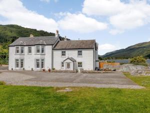 a large white house with a large driveway at 4 Bed in Dunoon oc-79529 in Ardentinny