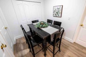a black dining room table with black chairs and a table at Maple Canyon w/Kitchen&wash+dry in Mount Pleasant