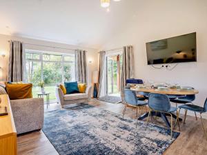 a living room with a table and chairs at 2 Bed in Swansea oc-91728 in Killay