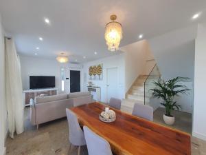 a living room with a dining table and a couch at Casa Sandra in Tazacorte
