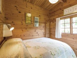 a bedroom with a bed in a log cabin at 2 Bed in Killin oc-ca351 in Ardeonaig