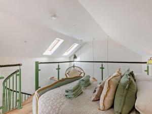 a bedroom with a bed with green and white pillows at 1 Bed in Gateshead oc-95877 in Lamesley