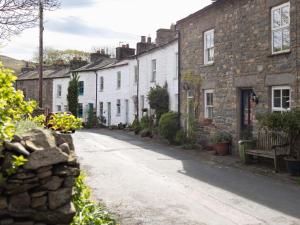 an empty street in a village with stone houses at 1 Bed in Sedbergh oc-g0182 in Milnthorpe