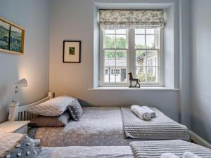 a bedroom with two beds and a window at 2 Bed in Ulverston oc-94926 in Lakeside