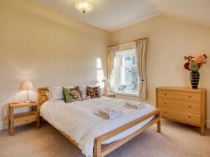 a bedroom with a large bed and a window at 4 Bed in Isle Of Skye oc-ca363 in Glendale