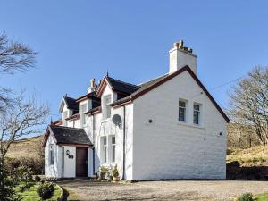 a white house with a tower on top of it at 4 Bed in Isle Of Skye oc-ca363 in Glendale