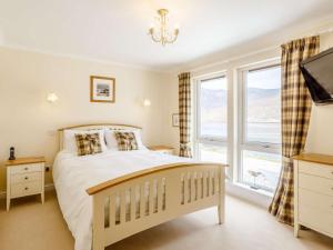 a bedroom with a bed and a window at 3 Bed in Isle Of Skye oc-81181 in Luib