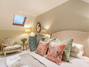 a bedroom with a bed with pillows and a chair at 1 Bed in Duns oc-95832 in Duns