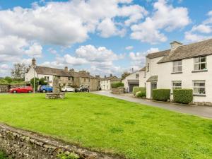 a row of houses with a green lawn in front at 1 Bed in Grange-over-sands oc-89364 in Cartmel