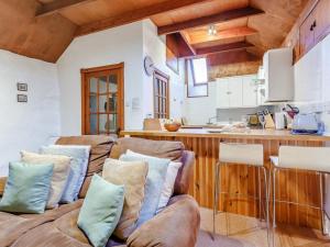 a living room with a couch and a kitchen at 1 Bed in Isle Of Skye oc-ca073 in Glendale