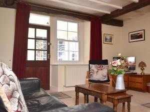 a living room with a couch and a table at 3 Bed in Threlkeld oc-sz421 in Threlkeld