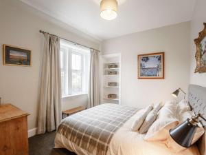 a bedroom with a bed and a window at 2 Bed in Duns oc-82759 in Duns