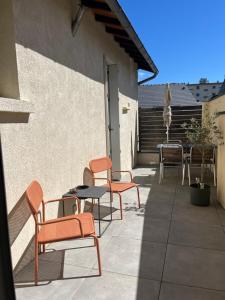 a group of chairs and tables on a patio at Duplex de charme en centre ville avec terrasse in Brive-la-Gaillarde