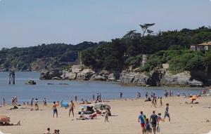 a group of people on a sandy beach at Les flos bleus in La Bernerie-en-Retz