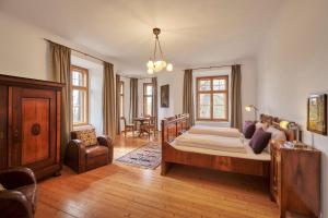 a bedroom with a bed and a living room at Schloss - Schenke Tunzenberg in Mengkofen