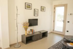 a living room with a television and a table at B&B Locanda Forchir in Camino al Tagliamento