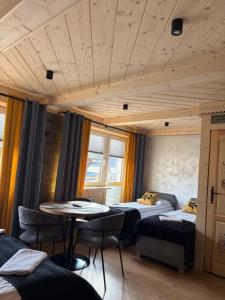 a room with two beds and a table and chairs at U Marysi i Jacka in Murzasichle