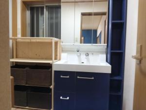 a bathroom with a sink and a mirror at ゲストハウス青い輝き in Marugame +38 photos
