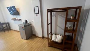 a room with a small refrigerator and a shelf at บ้านตลาด สัตหีบ in Sattahip +31 photos